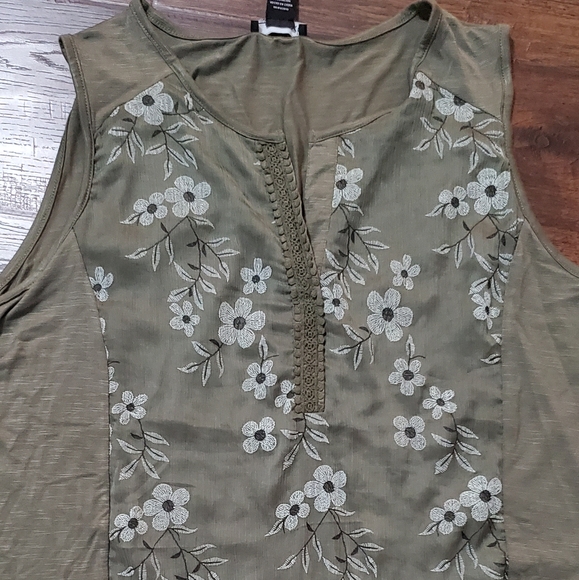 3 for 25 NWT RXb  embroidered top size XL - Picture 3 of 5